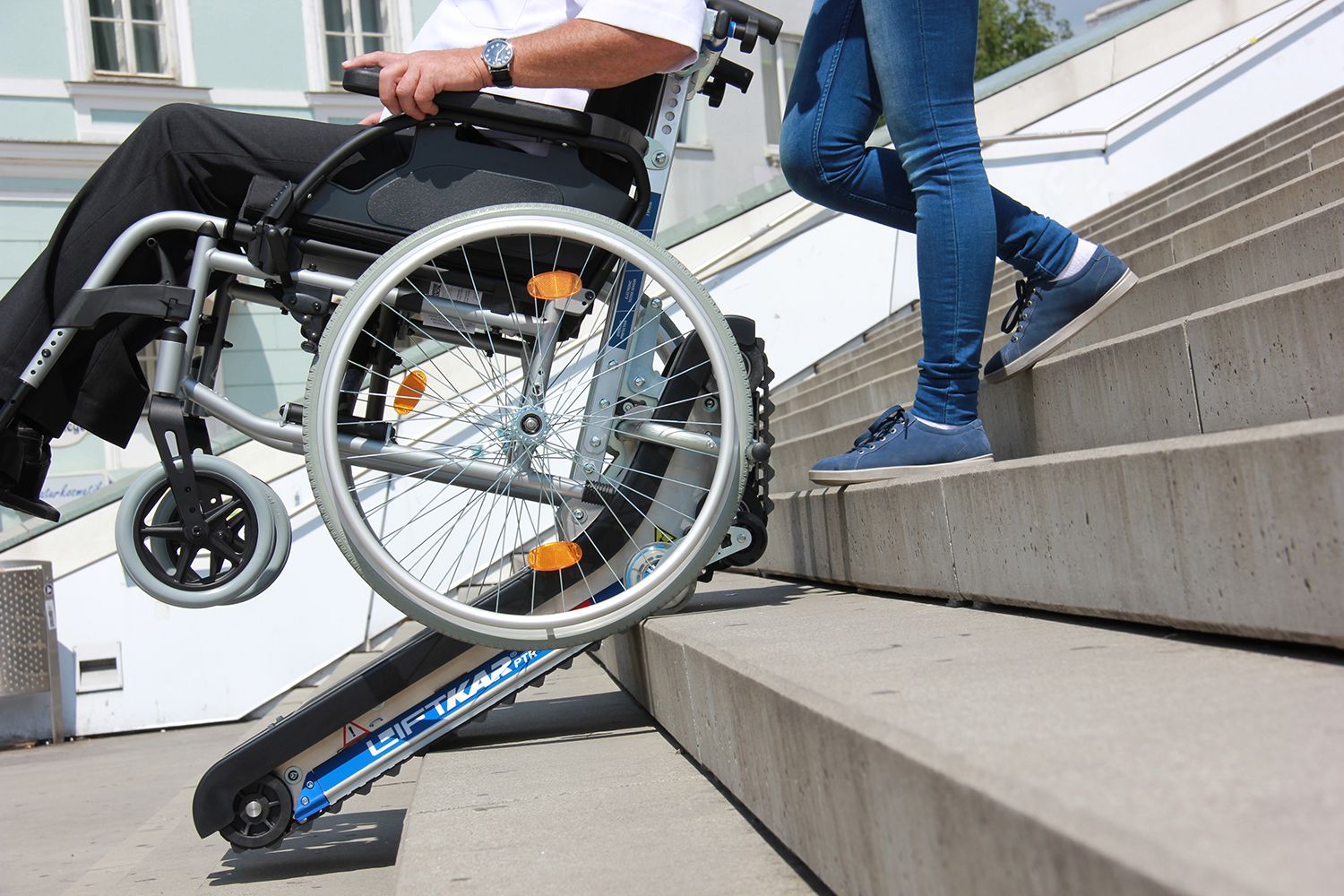 Мобильный лестничный подъёмник для инвалидов